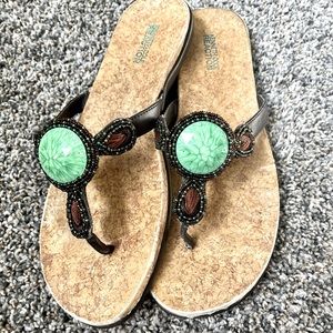 Kenneth Cole jeweled flip flops sz 10